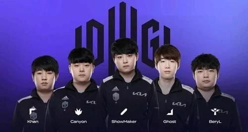 选手们通过 选手们通过